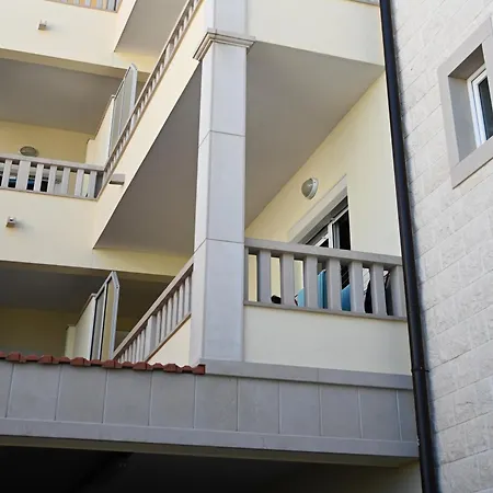 Hvar Malisko * Χβαρ
